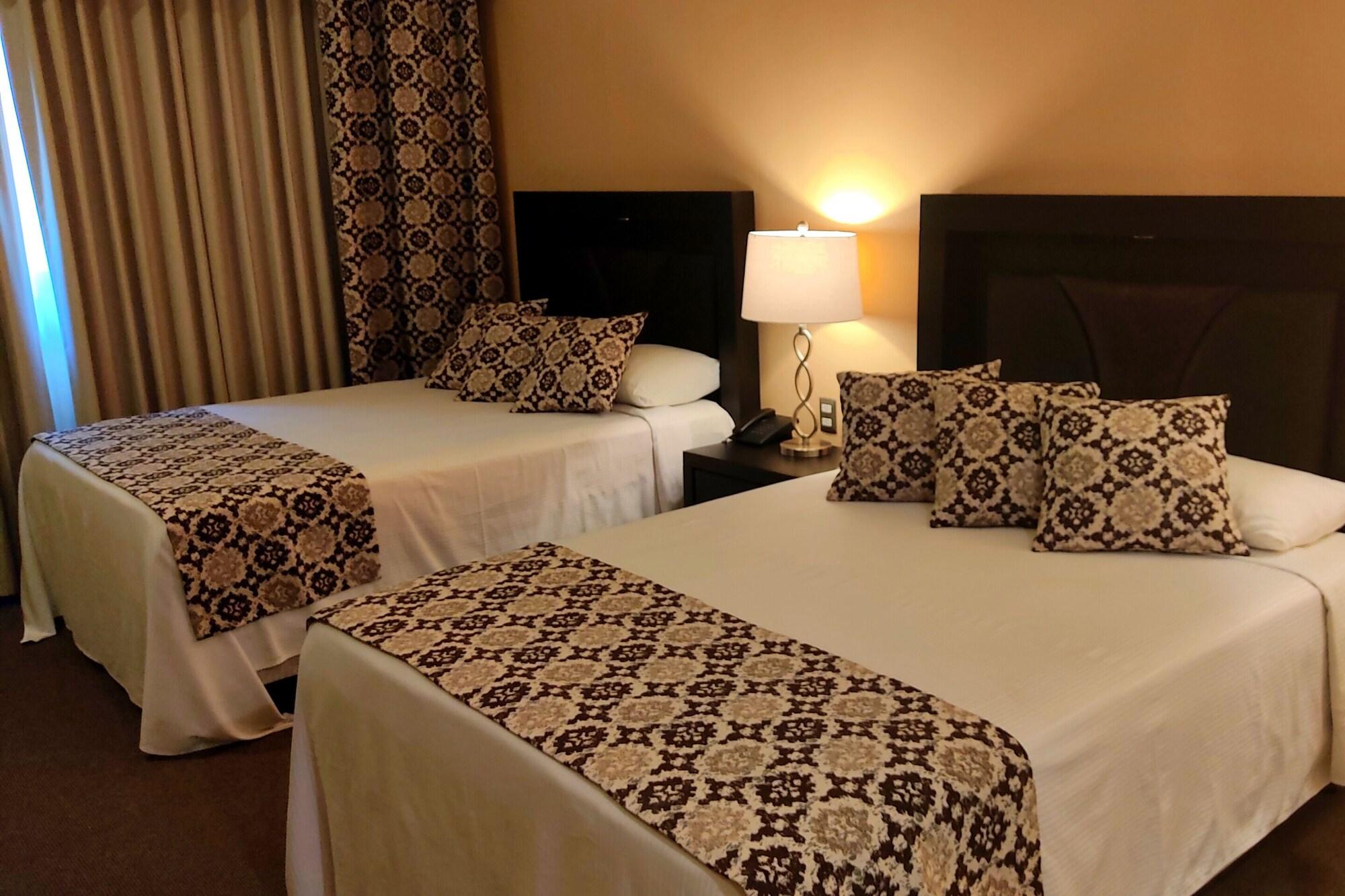 Hotel Real Del Bosque Golf And Spa ตูลา เดอ อัลเลนเด ภายนอก รูปภาพ