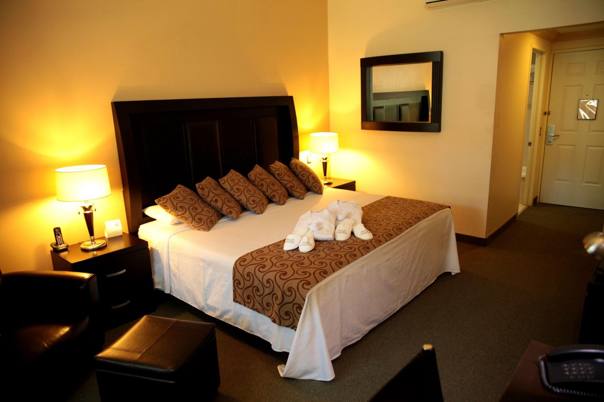 Hotel Real Del Bosque Golf And Spa ตูลา เดอ อัลเลนเด ภายนอก รูปภาพ