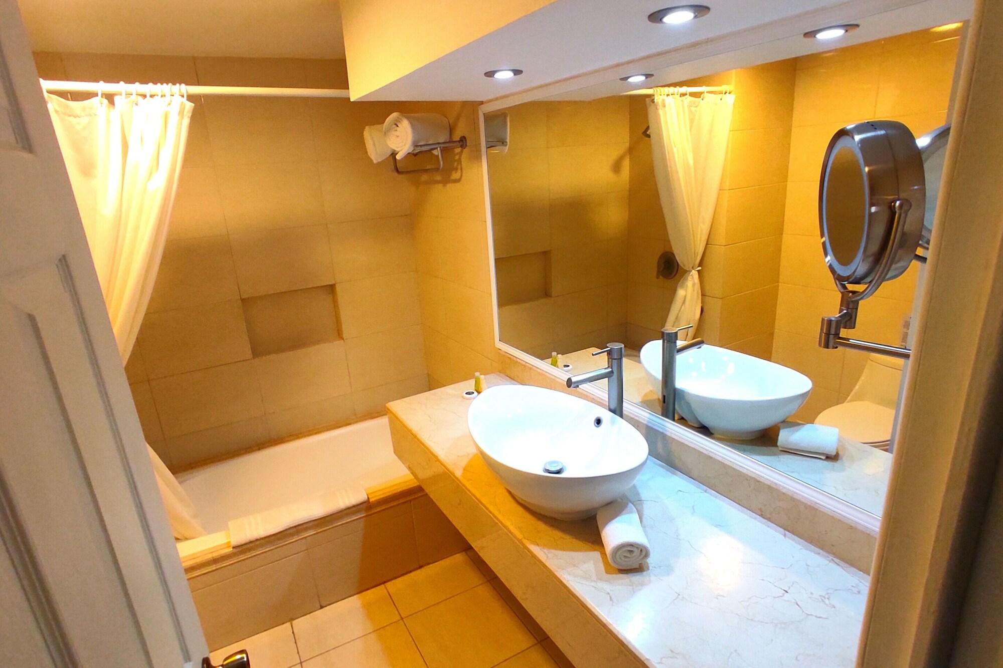 Hotel Real Del Bosque Golf And Spa ตูลา เดอ อัลเลนเด ภายนอก รูปภาพ