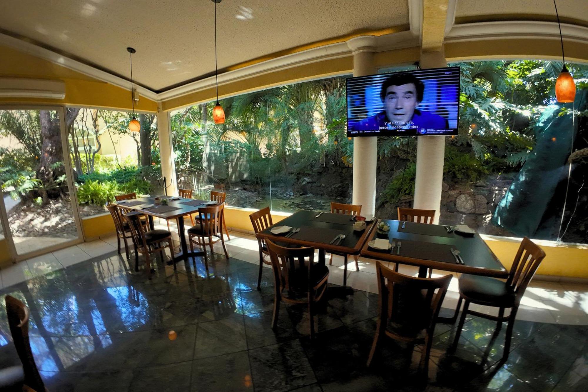 Hotel Real Del Bosque Golf And Spa ตูลา เดอ อัลเลนเด ภายนอก รูปภาพ