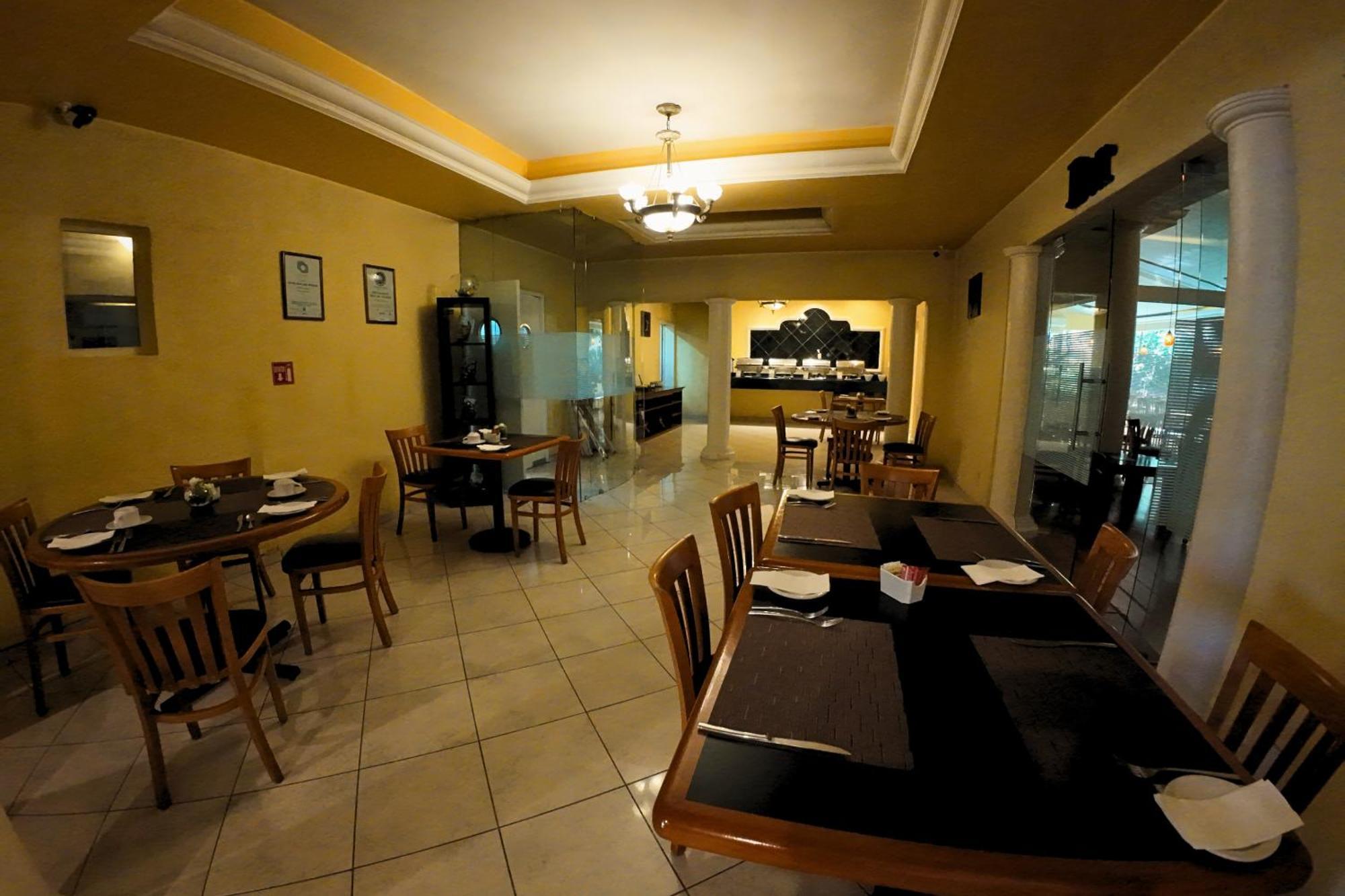 Hotel Real Del Bosque Golf And Spa ตูลา เดอ อัลเลนเด ภายนอก รูปภาพ