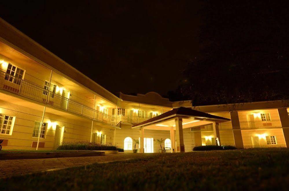 Hotel Real Del Bosque Golf And Spa ตูลา เดอ อัลเลนเด ภายนอก รูปภาพ