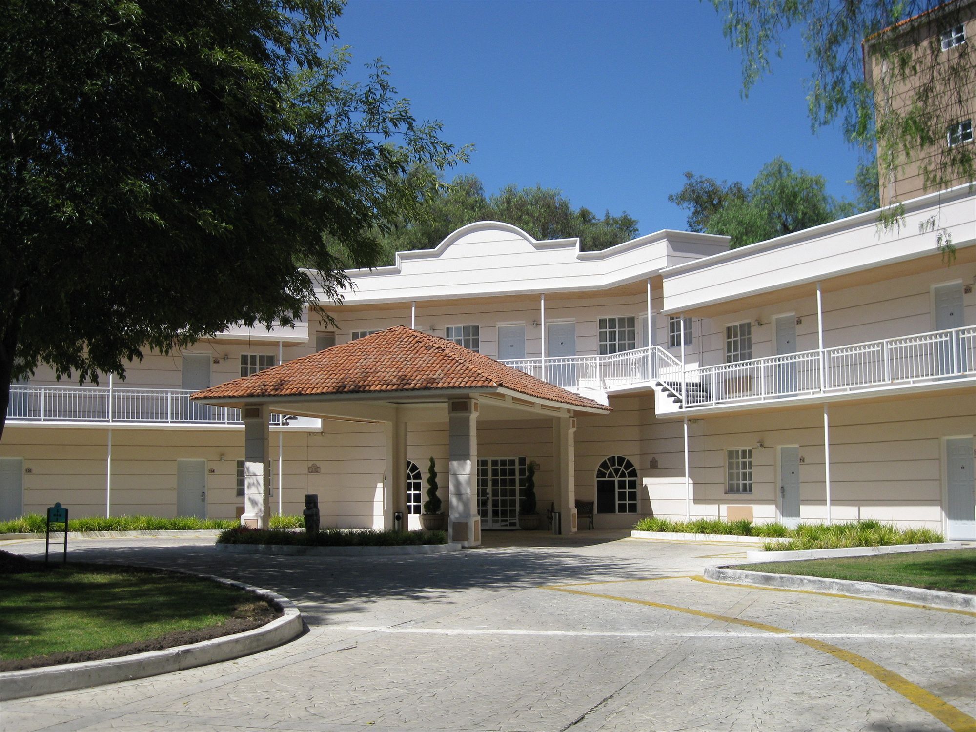 Hotel Real Del Bosque Golf And Spa ตูลา เดอ อัลเลนเด ภายนอก รูปภาพ